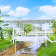 บรรยากาศ White House Cafe' Chainat