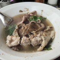 เมนูของร้าน ต้มเลือดหมูอินทรารักษ์