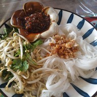 เมนูของร้าน ขนมจีนป้าดา เจ้าเก่าหลังนารีรัตน์ ประตูชัย