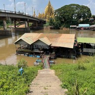 ก๋วยเตี๋ยวเรือแพเพ็ญ