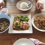 เมนูของร้าน ครัวยายรูญ