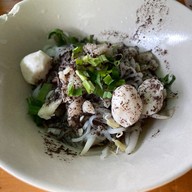 ก๋วยเตี๋ยวเรือแพเพ็ญ