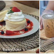 Bunny Shake cafe สาขาบางแสน บางแสน