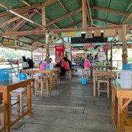 ก๋วยเตี๋ยวเรือแพเพ็ญ