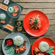 ไก่ย่างบ้านสามหลัง by เฮียตี๋ สาขาในเมือง (กาดสามแยก)