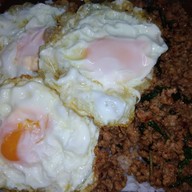 โกโก้ 2 พี่น้อง คาเฟ่+กระเพรา +หมูกรอบ (กาแฟ,ชาตรามือ,ชามะนาว,ชาเย็น,ชาดำเย็น,นมเย็นชมพู,โกโก้,โอวัลติน,น้ำแดง,)& กะเพราป่าพริกแห้ง+พริกสด โกโก้ 2 พี่น้อง