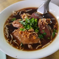 เมนูของร้าน ก๋วยเตี๋ยวเป็ดตุ๋น ร้านธรรมดา มาบตาพุด