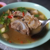 เมนูของร้าน ลาบยโสธร สามเหลี่ยมดินเเดง