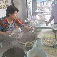 บรรยากาศ ก๋วยเตี๋ยวเป็ดตุ๋น ร้านธรรมดา มาบตาพุด