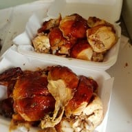 ิจิระภาไก่หมุนหมักน้ำผึ้ง หน้าตลาดโกสุมรวมใจ