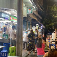 จิว โจ๊กบางลำพู x สุกี้กะทะร้อน บางลำพู