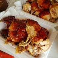 ิจิระภาไก่หมุนหมักน้ำผึ้ง หน้าตลาดโกสุมรวมใจ