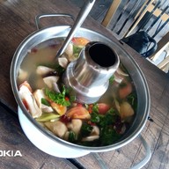 เมนูของร้าน สวนอาหารเรือสำราญซุ้มป่าสัก
