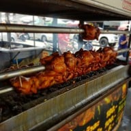 ิจิระภาไก่หมุนหมักน้ำผึ้ง หน้าตลาดโกสุมรวมใจ