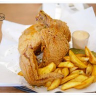 เมนูของร้าน Henryfry Fried Chicken ไก่ทอด เจริญกรุง