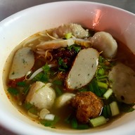 เมนูของร้าน ก๋วยเตี๋ยวนายแว่น