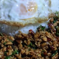 กระเพราพริกแห้ง พฤกษา 20