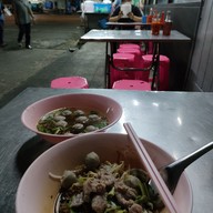 ก๋วยเตี๋ยวลูกชิ้นน้ำใสเยาวราช