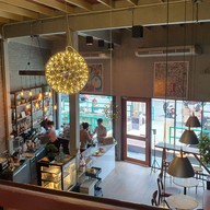 บรรยากาศ Moods Cafe ถนนอิสรภาพ