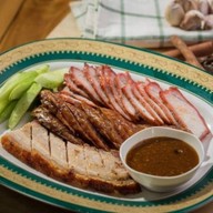 ร้านข้าวหมูแดง เจ๊ไหม พระราม 3