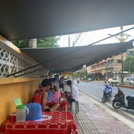 ผัดไทย - หอยทอด หน้าเพชรจริก ( แม่เล็ก เพชรบุรี)