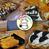 BOMBMILK CAFE บ้านบัวทอง
