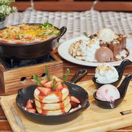 Nom More Cafe   หัวหิน