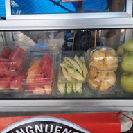 คุณน้องลูกชิ้นทอด ย่างลวกยำฟรี