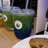 ยิ้มกัญ Yimkan