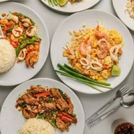 ก๋วยเตี๋ยวลูกชิ้นปลา แม่รวย สาขา 1