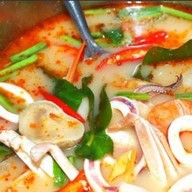 คุณน้องลูกชิ้นทอด ย่างลวกยำฟรี