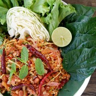 ยำแหนมคลุกข้าวทอด ยำวุ้นเส้นโบราณ Zablongdoo ตลาดบูรพา เพนียดช้าง
