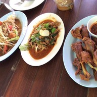 เมนูของร้าน คนลือลาบเป็ดริมมูล