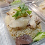 เป๋อ ข้าวมันไก่ตอน สูตรไหหลำ