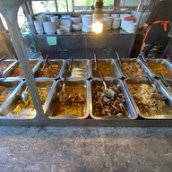 ข้าวแกงบ้านต้นสน