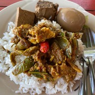 ข้าวแกงบ้านต้นสน