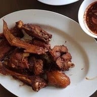 เมนูของร้าน คนลือลาบเป็ดริมมูล