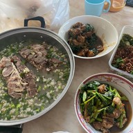 ก๋วยเตี๋ยวต้มยำตำลึงเล้งแซ่บ (เจ้าเก่าสาย4)-มบ.กัสโต้