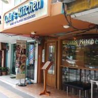 หน้าร้าน Lola's Kitchen