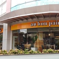 หน้าร้าน Au Bon Pain อาคารอาร์เอสยู