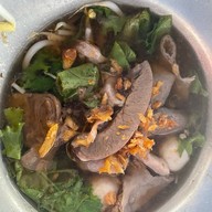 แดงราชา ก๋วยเตี๊ยวหมู-เนื้อตุ๋น ซอยพยอม22