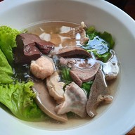 เมนู ต้มเลือดหมู ก๋วยจั้บนาทอง