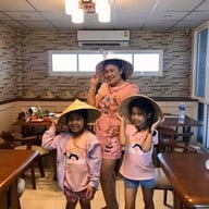 ป้าเหน่ยแหนมเนือง