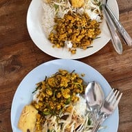 ปอนด์ ข้าวแกงปักษ์ใต้