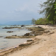 หาดทรายสองสี