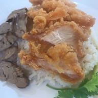 ร้านอุ้ม ตลาดนวลจันทร์ 38