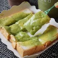 make me bread dessert and cafe