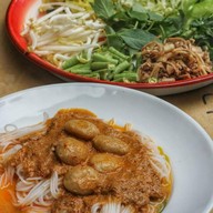 ร้านขนมจีนยายจอง