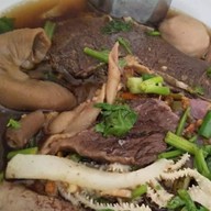 ก๋วยเตี๋ยวน้องโบว์ ดอนแก้ว