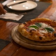 Hand craft romana pizza